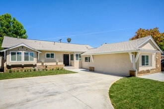 Building Photo - 10657 Knapp St