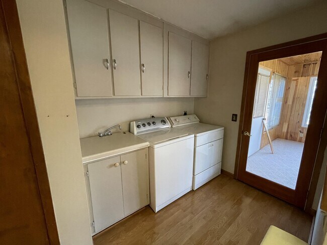Foto del edificio - 1608 Mitchell Dr