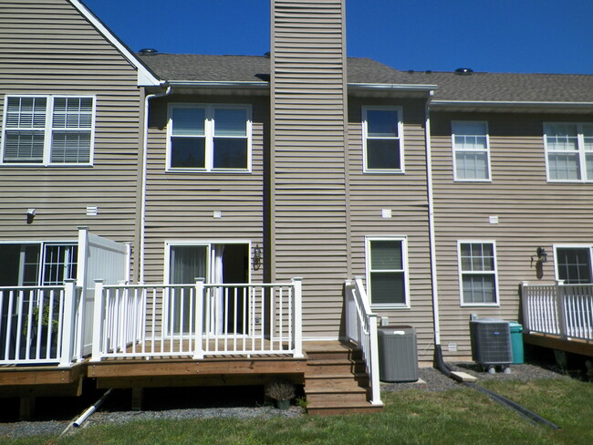 Building Photo - 61 Piccadilly Cir
