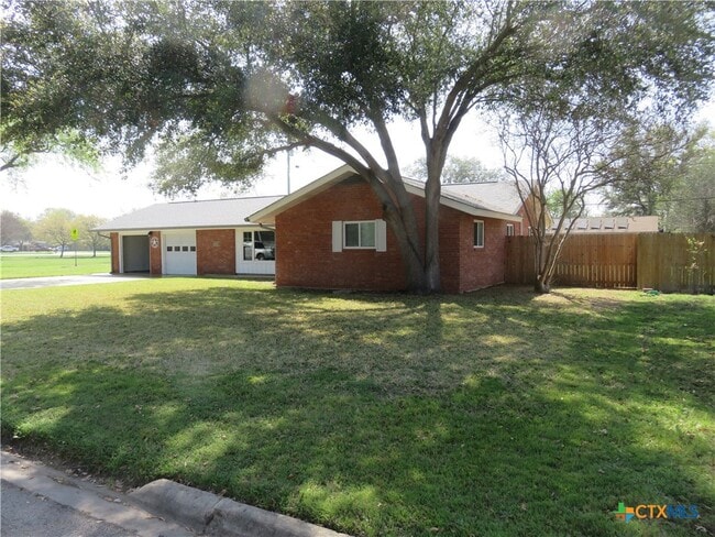 Foto del edificio - 1339 Mockingbird Ln