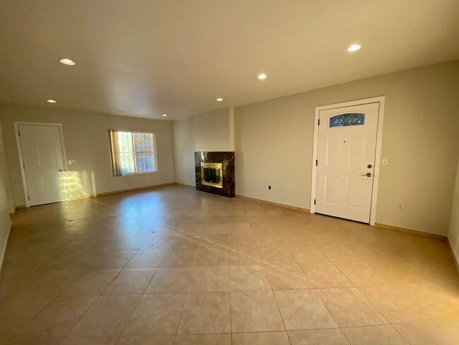 Foto del edificio - PQ ONE LEVEL  4 Bedroom Granite Kitchen  G...