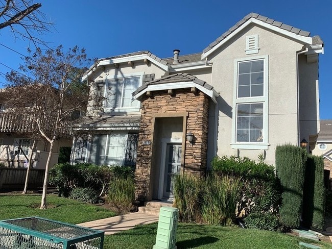 Building Photo - 3999 Will Rogers Dr