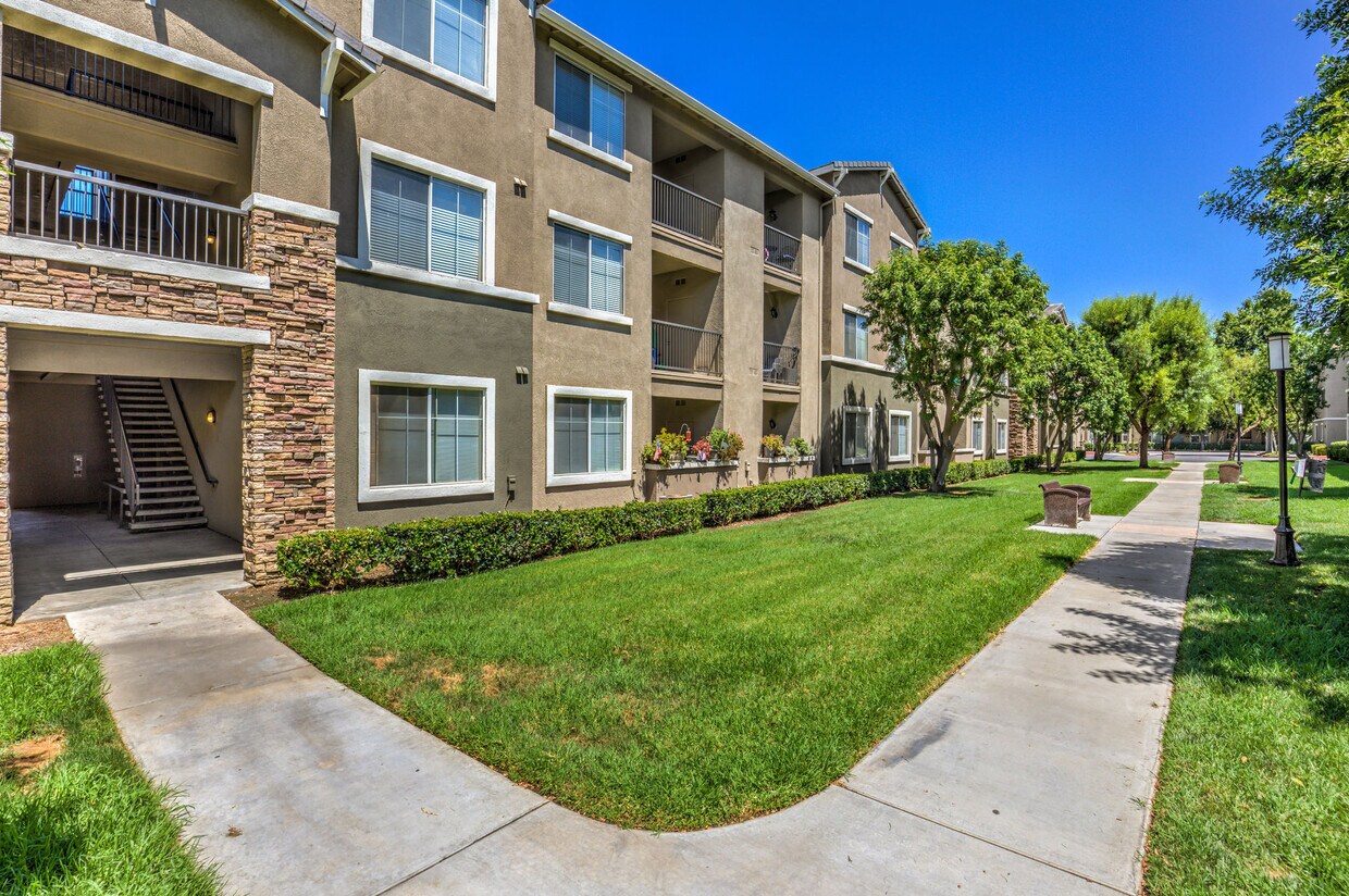 The Paseo at Town Center Apartments in Valencia, CA Westside Rentals