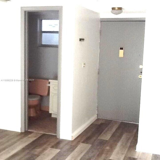 Foto del edificio - 1145 Normandy Dr