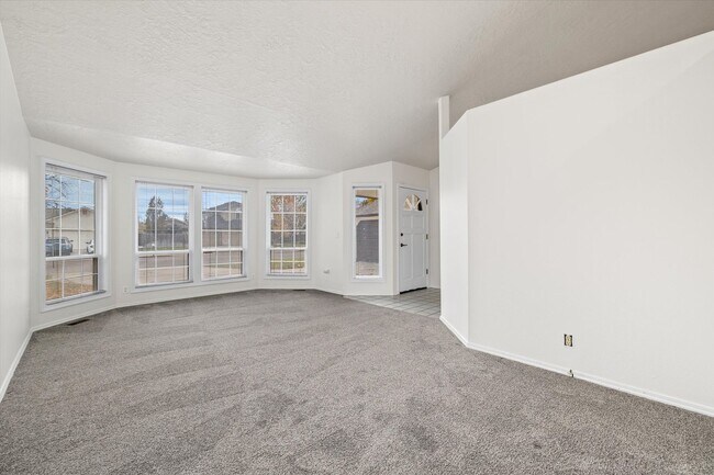 Foto del edificio - Charming 3-Bed, 3-Bath Home in Quiet Boise...