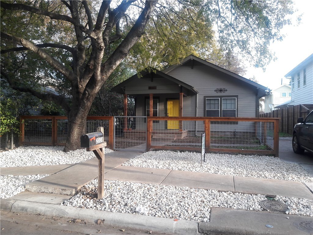 Primary Photo - 2318 Willow St