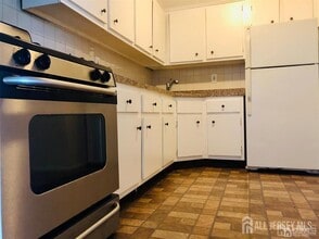 Building Photo - 300 College Dr