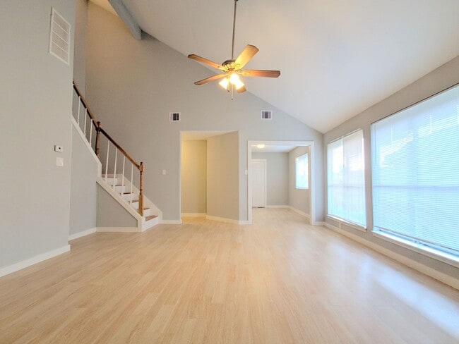 Foto del edificio - 15215 Peachmeadow Ln