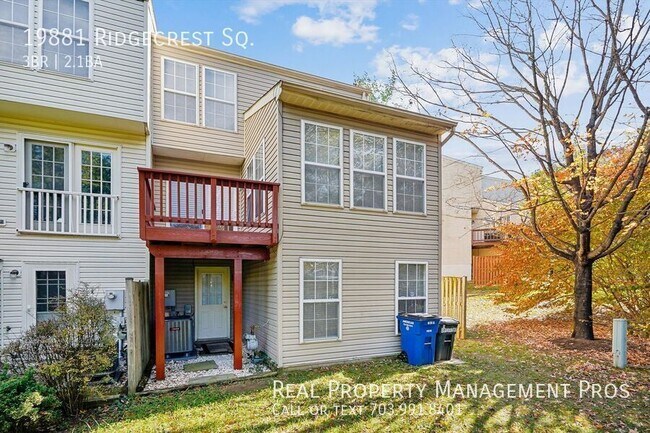 Foto del edificio - 19881 Ridgecrest Square