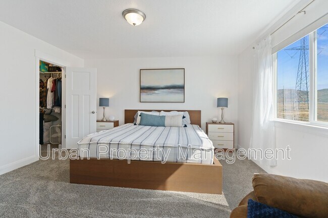 Foto del edificio - 4082 N Poplar Dr