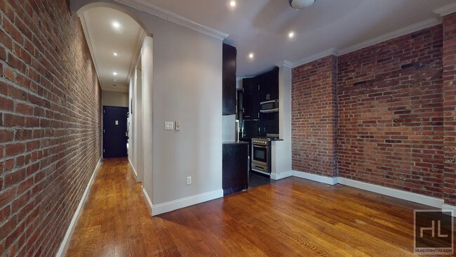 Building Photo - Tenth Avenue