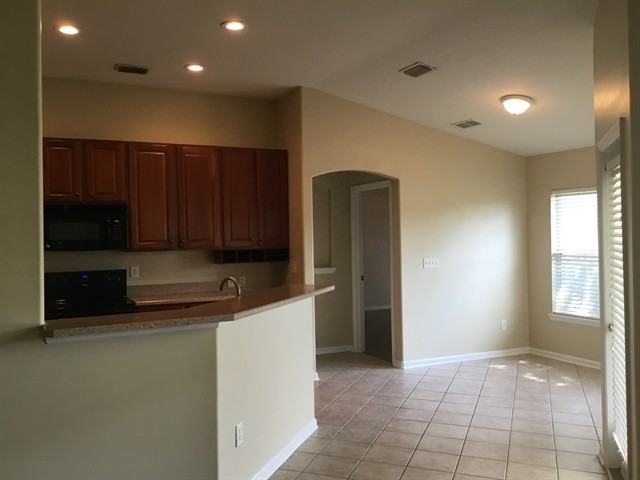 Building Photo - 2024 Chaucer Ln