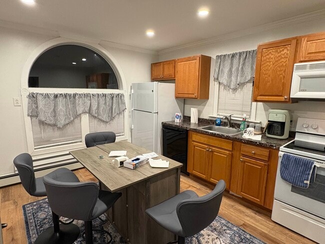 Building Photo - 5 Brush Rd