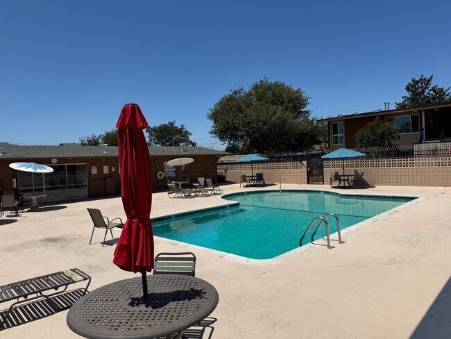 Foto del edificio - 540 Oakdale Ln