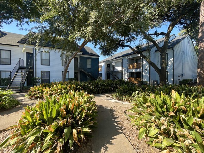 2151 Kirkwood photo'