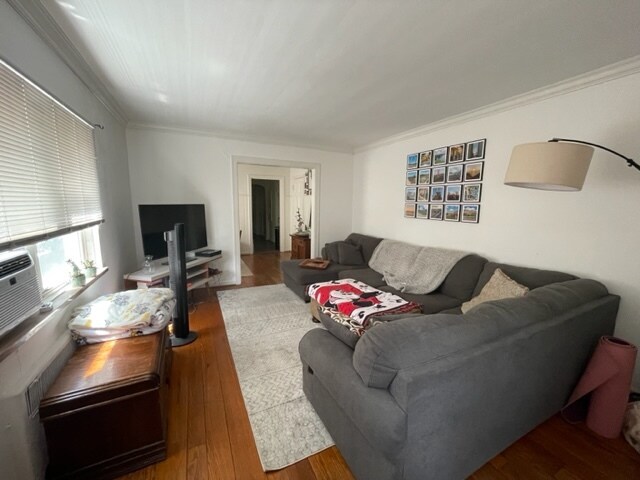 Family room (entering) - 1219 Delta Ave