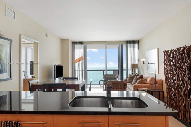 Foto del edificio - 6799 Collins Ave