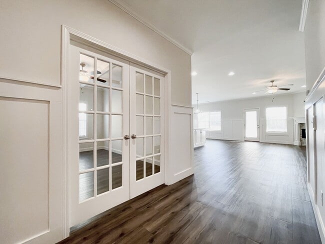 Foto del edificio - 8010 Barton Dr