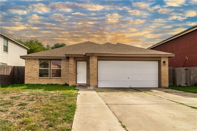 Foto del edificio - 2216 Llano Grande Ln
