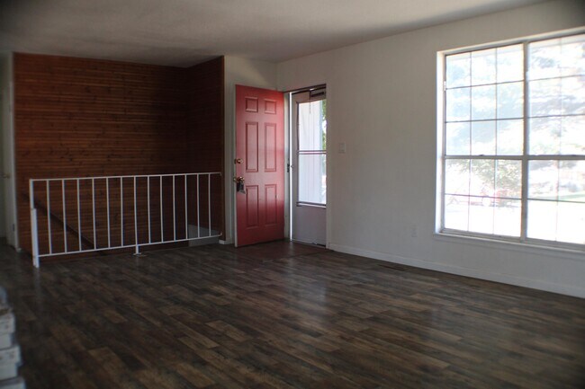 Building Photo - 4417 Pathfinder Ave