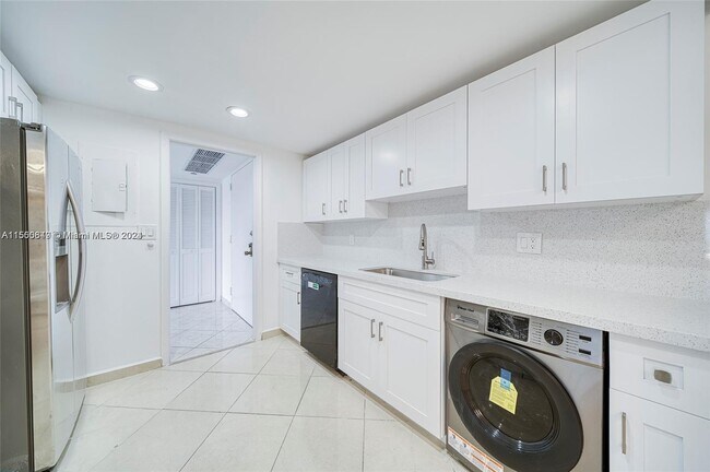 Foto del edificio - 1800 NE 114th St