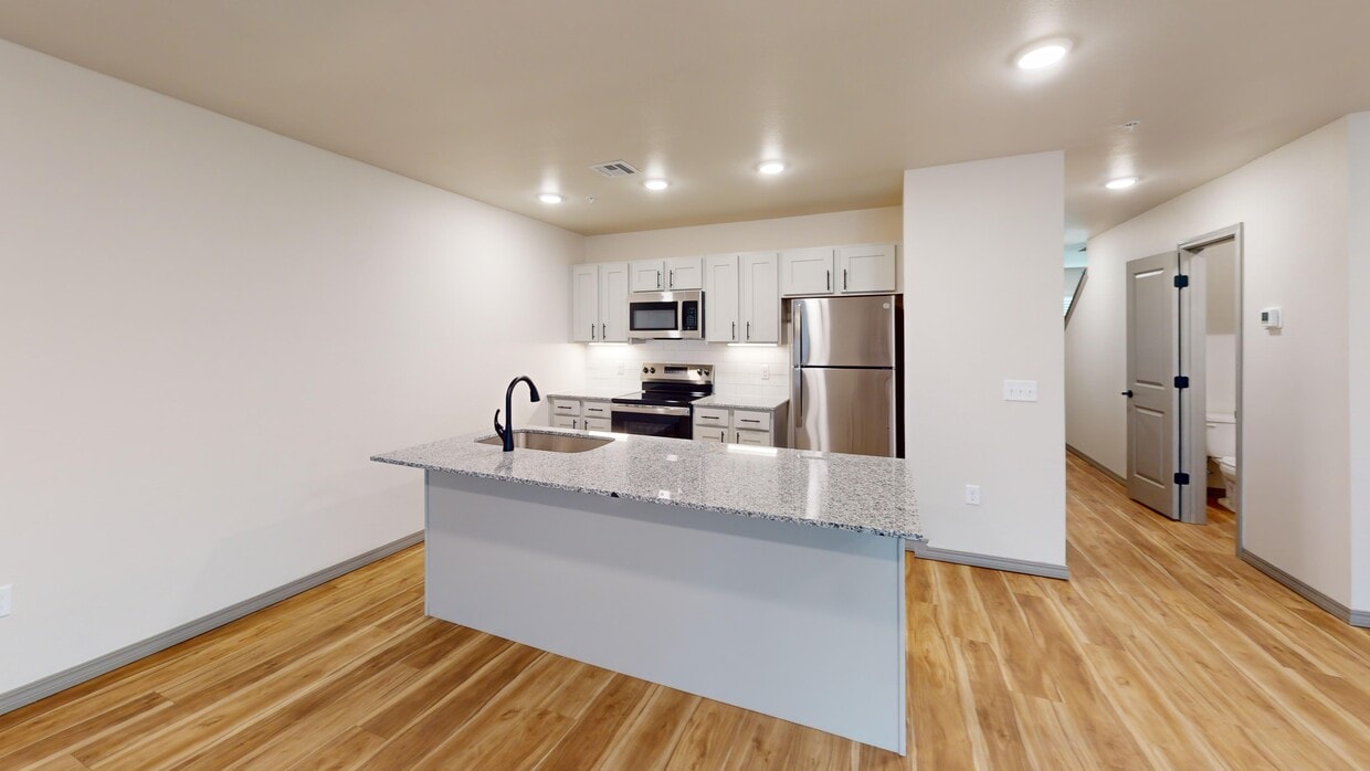 Nuevo estilo - Reserve on 29th Townhomes