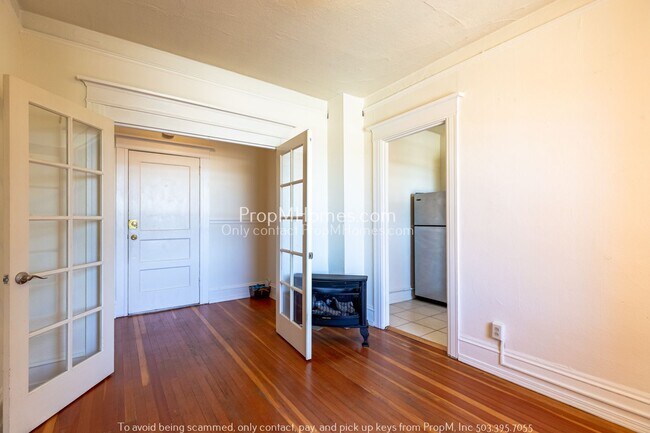 Building Photo - Live in the Heart of NW Portland! With Fre...