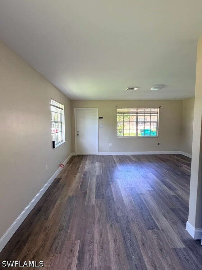 Building Photo - 3080 Linwood Ave