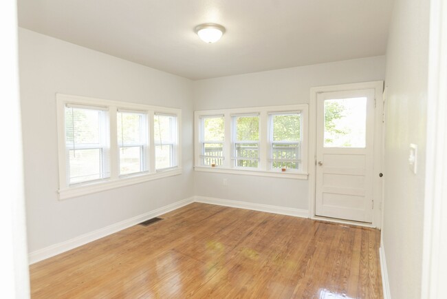 Building Photo - 124 Riverside Dr