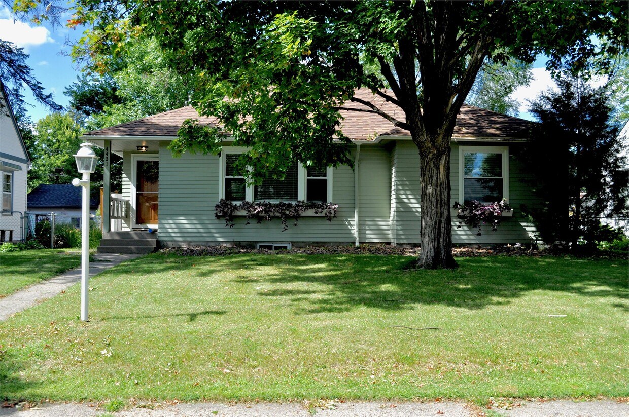 4421 Abbott Ave N, Minneapolis, MN 55422 House Rental in Minneapolis, MN