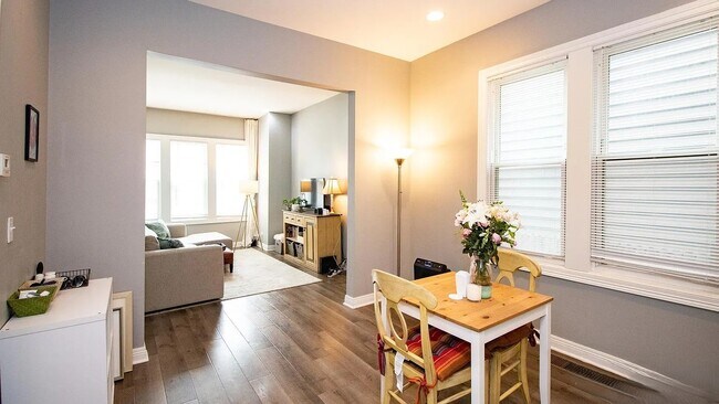 Foto del edificio - 1938 N Rockwell St