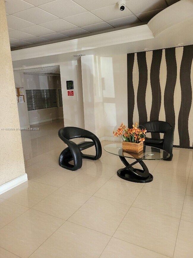 Foto del edificio - 1833 S Ocean Dr