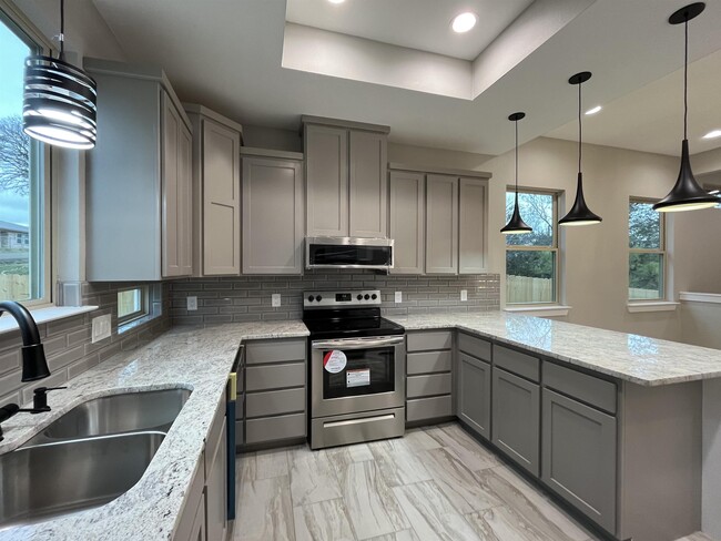 Foto del edificio - 744 Magnolia Ln