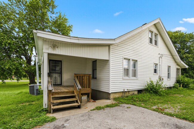 Photo - 3204 S Crums Ln (Louisville, KY) House