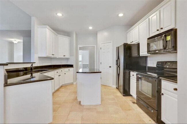 Building Photo - 2468 Gablewood Dr NE