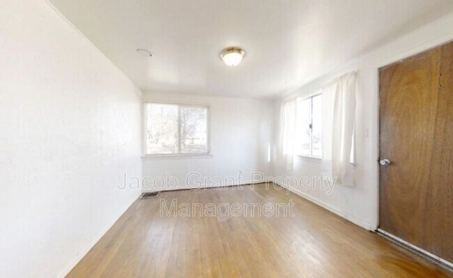 Foto del edificio - 1282 Highland Dr