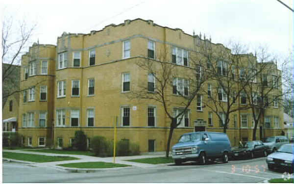 Primary Photo - 2903-2911 W Cullom Ave