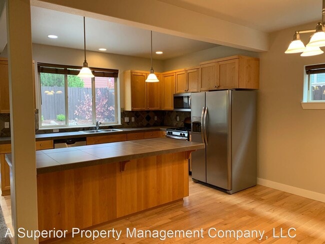 Building Photo - 4 br, 2.5 bath House - 1866 NE Altura Dr.