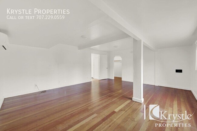 Building Photo - Beautifully Remodeled Lower Unit with A/C.