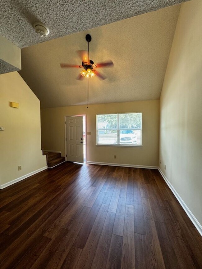 Foto del edificio - 2 Bedrooms 2 Bath duplex