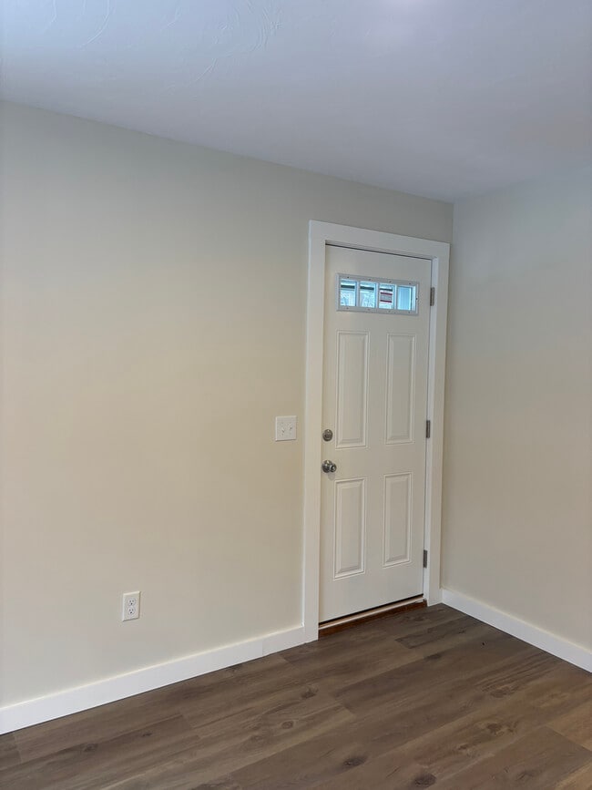 Building Photo - 13 Courtland Dr