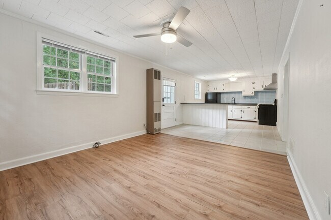Foto del edificio - 714 Bradley Rd