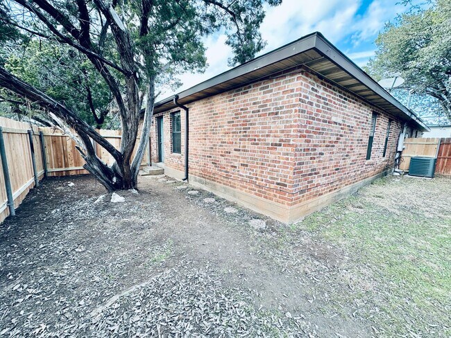 Foto del edificio - 5207 Thunderbird St