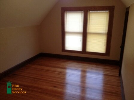 Primary Photo - 1184 Ross Ave