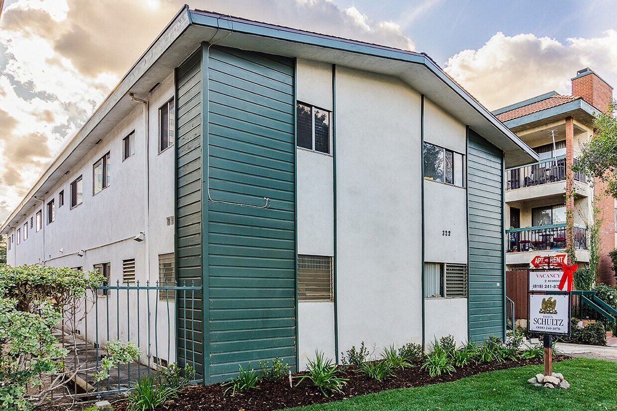 Building Photo - bur322