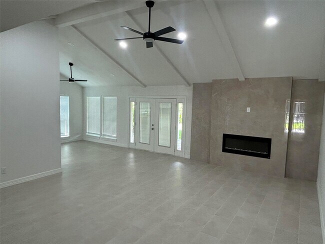 Building Photo - 1139 Pinecroft Dr