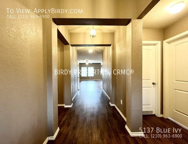Foto del edificio - **3 Bed, 2 Bath Home with Back Patio**