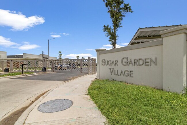 Foto del edificio - 901 Sugar Gdn Dr