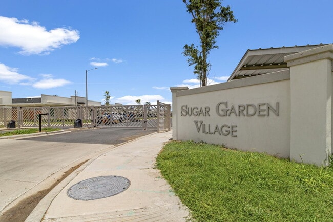 Building Photo - 901 Sugar Gdn Dr