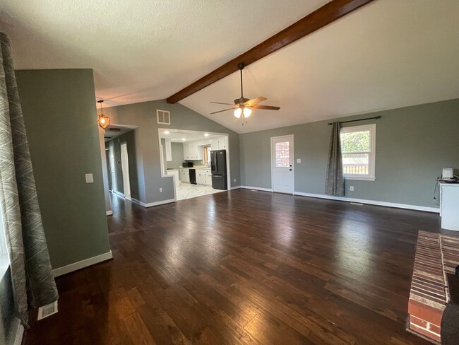 Building Photo - Lovely Single Family Ranch Home in Edgefield